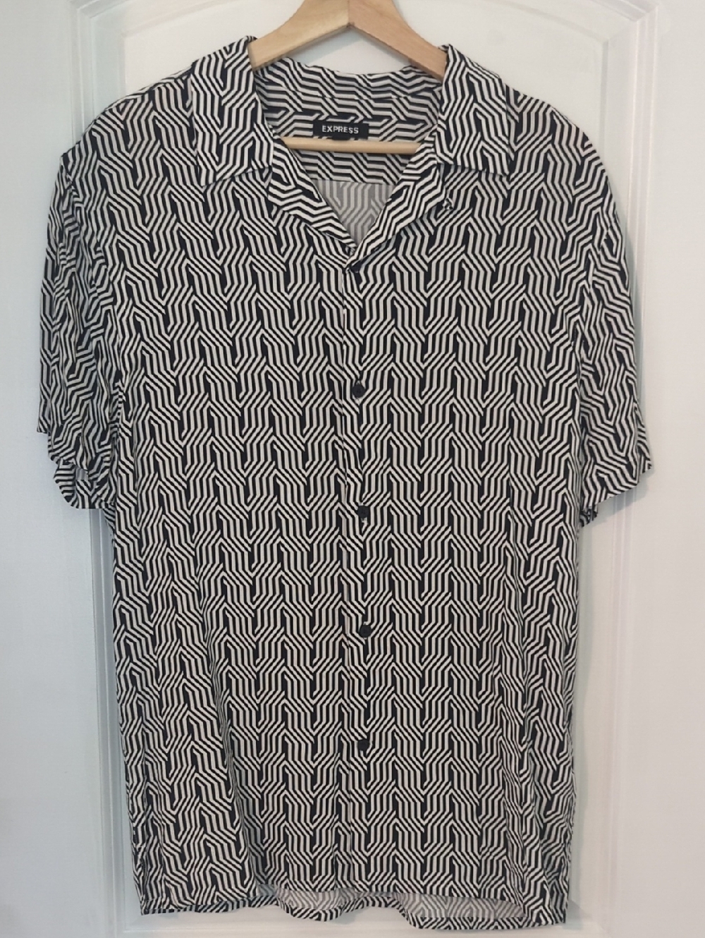 Express Black & White Geometric Button-Down Shirt